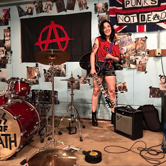 Meet your Posher, Caroline - Picture 2 of 3